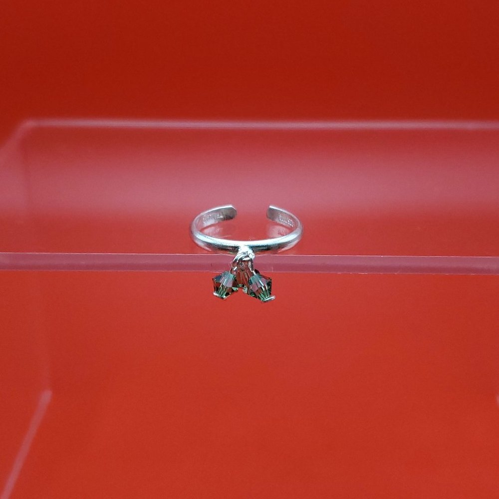Size 4.25 925 Sterling Silver Green Crystal Charms Ring